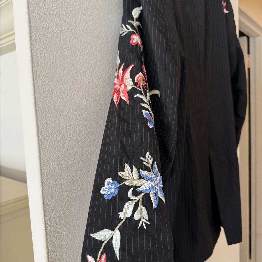 Zara Black Floral Embroidered Women's Blazer - Picture 3 of 3